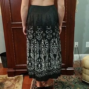 Mid length skirt